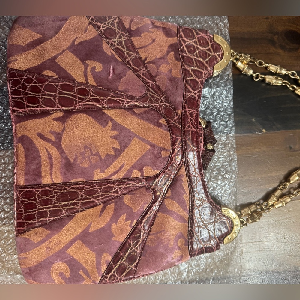 Limited edition Rare Gucci Crystal dragon bag
Tom Ford Gucci collection. - Picture 8 of 17